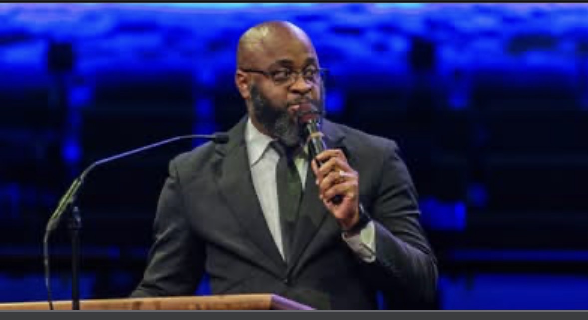 Pastor Dowand Malone preaching at Greater Fellowship